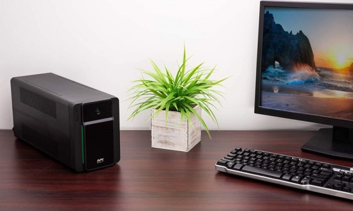 Джерело безперебійного живлення APC Easy UPS 1600VA/900W, 6xC13 Джерело безперебійного живлення APC Easy UPS 1600VA/900W, 6xC13