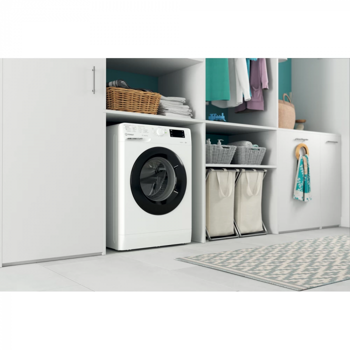 Пральна машина Indesit фронтальна, 6кг, 1000, A+++, 43см, дисплей, люк чорний, білий