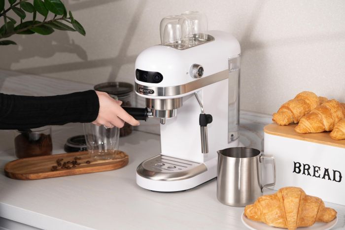 Кавоварка ARDESTO ріжкова 1.4л, мелена, ручний капучинатор, підігрів чашок, білий