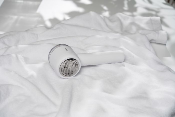 Машинка для видалення катишків Ardesto, 8500 обертів на хв, велика площа лез, 90 хв. роботи на одному заряді, USB-C > USB-A, білий