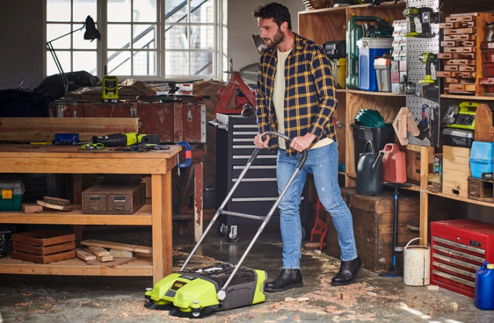 Підмітальна машина акумуляторна Ryobi ONE+ R18SW3-0 18В захоплення 53см контейнер 17л 8.3кг без АКБ та ЗП