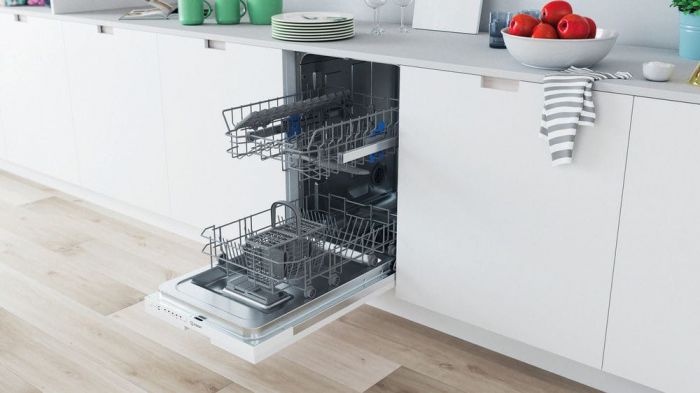 Посудомийна машина Indesit вбудована, 10компл., F, 45см, білий