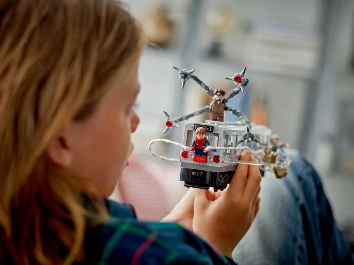 Конструктор LEGO Super Heroes Людина-Павук проти Дока Ока: Сцена в метро