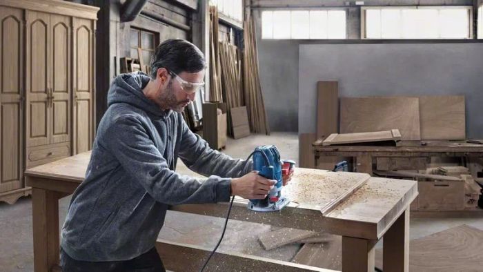 Фрезер Bosch Professional GOF 130 1300Вт цанга 6 та 8мм 11000-28000об·хв 3.5кг