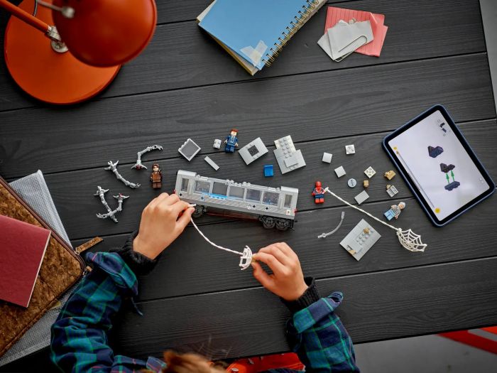 Конструктор LEGO Super Heroes Людина-Павук проти Дока Ока: Сцена в метро