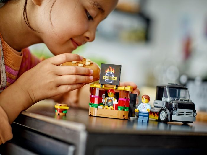 Конструктор LEGO City Вантажівка з гамбургерами
