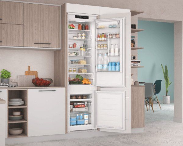 Холодильник Indesit вбудований з нижн. мороз., 193,5x54х54, холод.відд.-212л, мороз.відд.-68л, 2дв., А+, NF, білий