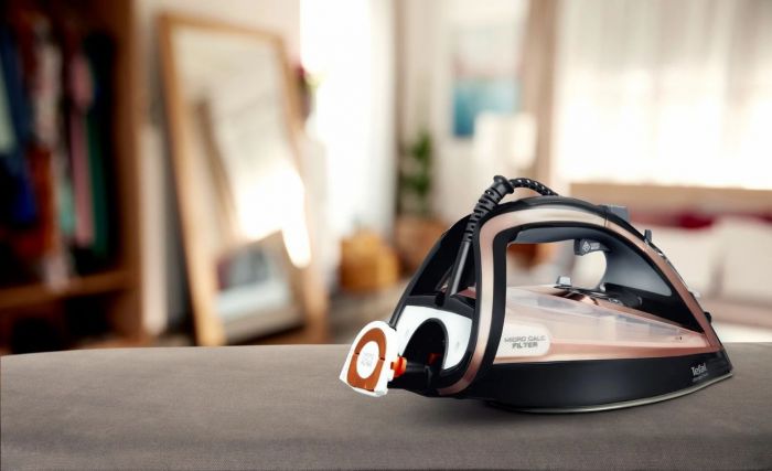 Праска Tefal Ultimate Pure, 3000Вт, 350мл, паровий удар -240гр, постійна пара - 55гр, керам. підошва, чорно-фіолетовий