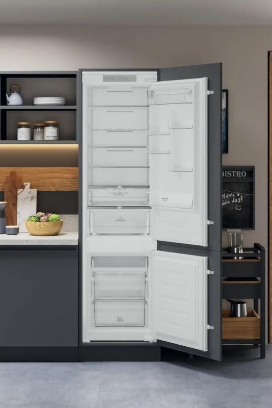 Холодильник Hotpoint вбудований з нижн. мороз., 193,5x54х54, холод.відд.-212л, мороз.відд.-68л, 2дв., А+, NF, інв., зона нульова, білий