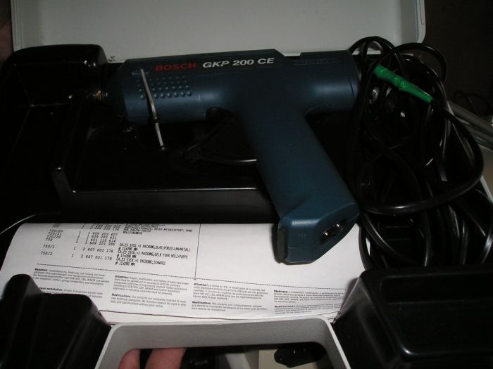 Пістолет клейовий Bosch Professional GKP 200 CE 500Вт стрижні 11мм 0.4кг подача 30г/хв