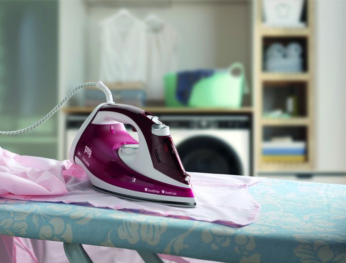 Праска Gorenje, 2200Вт, 280мл, паровий удар -90гр, верт. відпарювання, антинакип, автовідключення, керам. підошва, бордовий