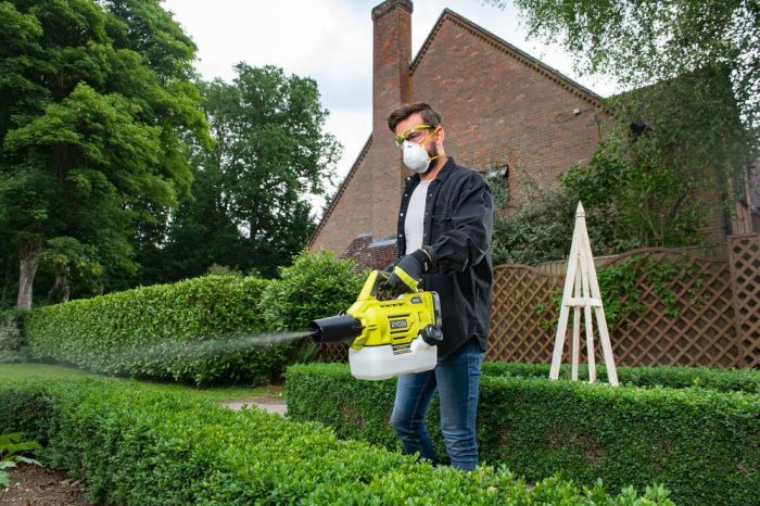 Обприскувач-розпилювач акумуляторний Ryobi ONE+ RY18FGA-0 2л 18В 0.12л/хв 2.8кг без АКБ та ЗП