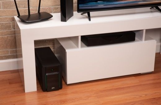 Джерело безперебійного живлення APC Easy UPS 1600VA/900W, 4xSchuko