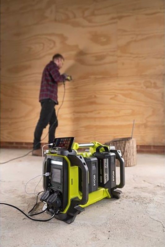 Інвертор напруги акумуляторний Ryobi Max Power RY36BI1800A-0 36В 1800/3000Вт розетка 2х220В рознім 4хUSB 2хType-C 5.66кг без АКБ та ЗП