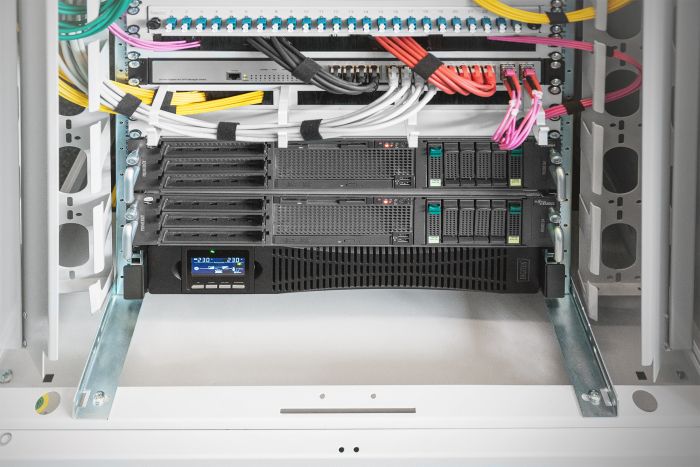 Джерело безперебійного живлення DIGITUS 3000VA/3000W, RTU2, LCD, RJ45, RS232, USB, 8xC13+1xC19
