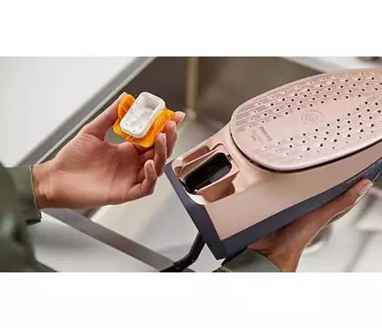 Праска Philips Azur 8000 Series, 3000Вт, 350мл, паровий удар -260гр, постійна пара - 85гр, нерж. сталь, темно синій Праска Philips Azur 8000 Series, 3000Вт, 350мл, паровий удар -260гр, постійна пара - 85гр, нерж. сталь, темно синій
