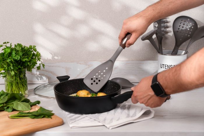 Сковорода глибока з кришкою ARDESTO Gemini Livorno, 28см, алюміній, чорний