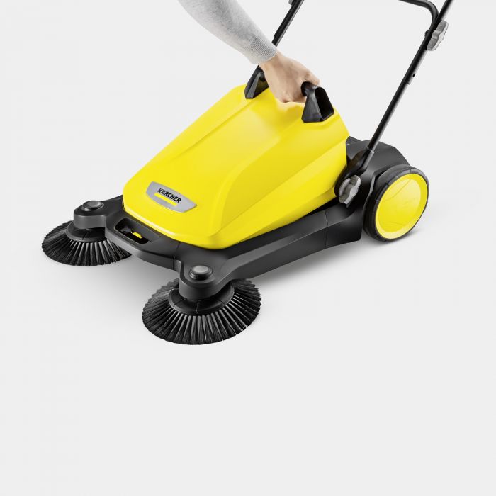 Підмітальна машина Karcher S 4 Twin ручна захват 68см контейнер 20л 10.2кг