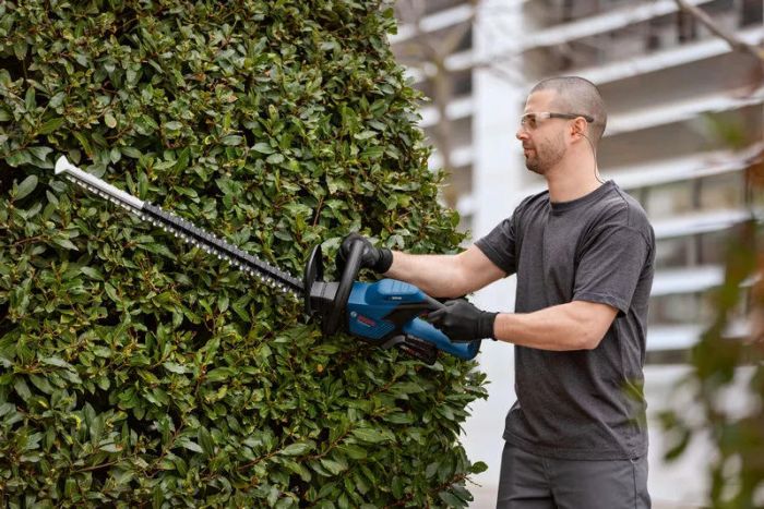 Кущоріз акумуляторний Bosch Professional GHE 18V-60 18В 60мм крок різу 23мм 2.3кг без АКБ та ЗП