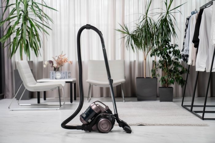 Пилосос ARDESTO контейнерний, 700Вт, конт пил -2.5л, НЕРА, чорно-бронзовий