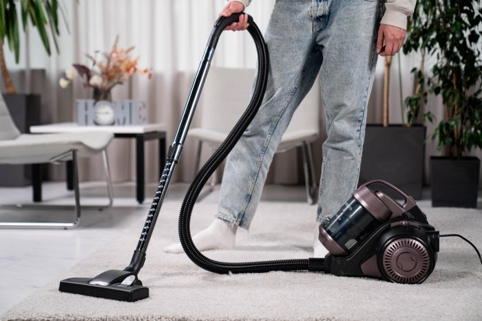 Пилосос ARDESTO контейнерний, 700Вт, конт пил -2.5л, НЕРА, чорно-бронзовий