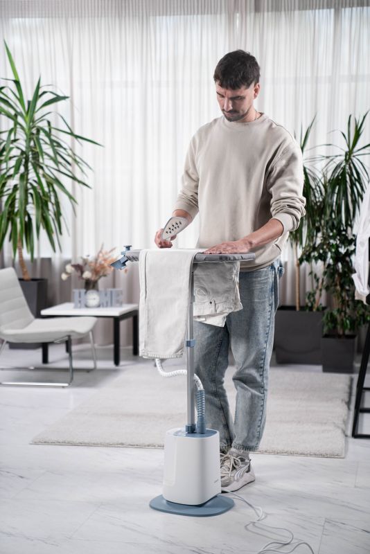 Відпарювач ARDESTO вертикальний IR-S26, 1800Вт, 2600мл, вішалка, нерж. сталь, білий+сірий