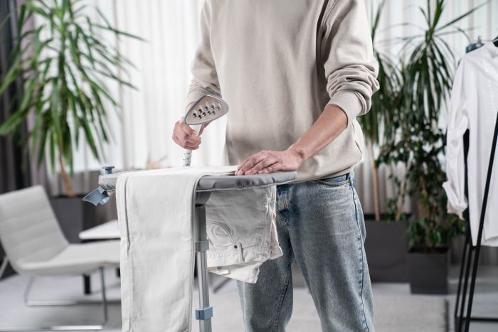 Відпарювач ARDESTO вертикальний IR-S26, 1800Вт, 2600мл, вішалка, нерж. сталь, білий+сірий