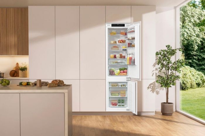 Вбуд. холодильник з мороз. камерою Gorenje, 193х55х54см, 2 двері, 208(76)л, А+, NF+, Зона св-ті, Диспл, Біли