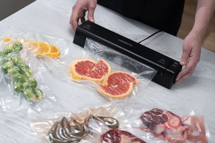 Вакууматор ARDESTO для пакетів та рулонів, 110Вт, 28см, електронне, + 1 рулон, пластик, чорний