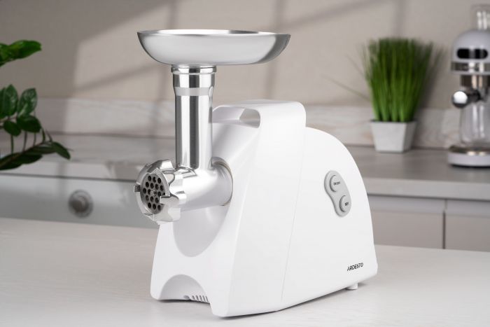 М'ясорубка Ardesto, 1900Вт, 1.8кг/хв, 3 решітки, насадка для ковбас, кеббе, 4 терки, пластик, білий
