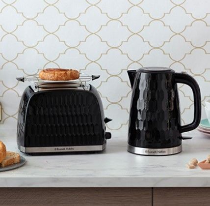 Електрочайник Russell Hobbs Honeycomb 1.7л, пластик, чорний