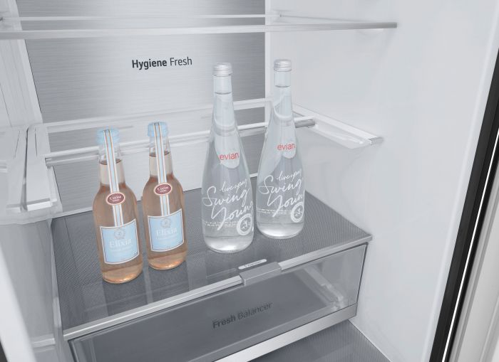 Холодильник LG з нижн. мороз., 203x60х68, холод.відд.-277л, мороз.відд.-110л, 2дв., E, NF, інв., диспл зовн., Fresh Сonverter, Metal Fresh, чорний