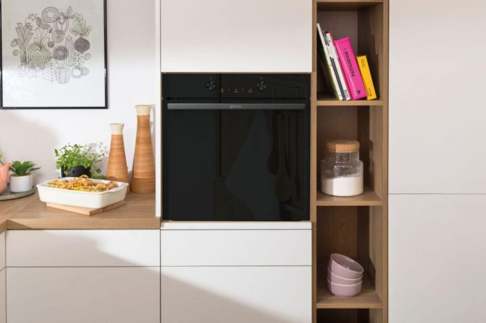 Духова шафа Gorenje електрична, 77л, A+, пара, дисплей, піроліз, чорний