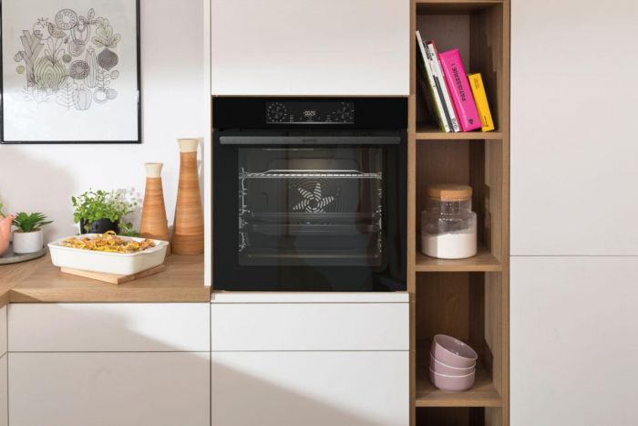 Духова шафа Gorenje електрична, 77л, A+, пара, дисплей, чорний